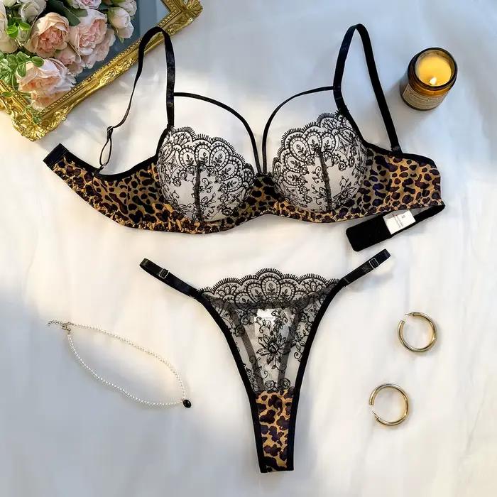 Ensemble de lingerie sexy noir, alliant imprimé léopard et motifs floraux, alliant séduction et sens