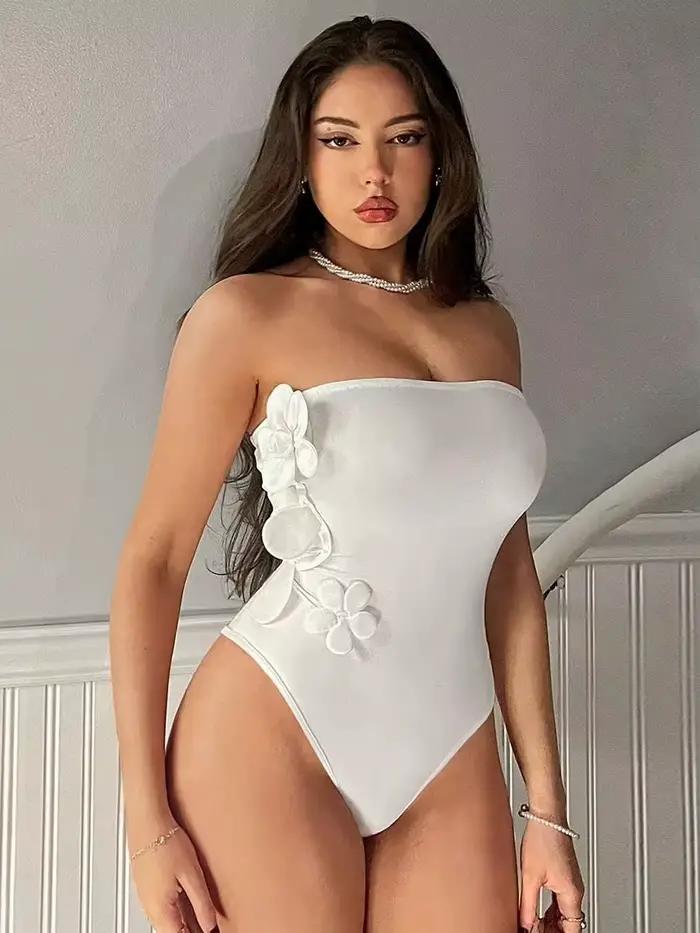 Combinaison de plage élégante et simple pour femme, avec fleurs brodées, design sans bretelles qui r
