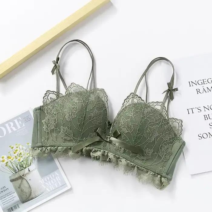 Lingerie à la mode pour femmes, petits seins montrent une grande rassemblement sans anneaux en acier