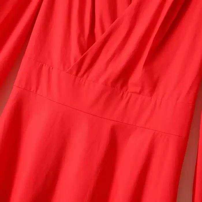 Elegantné áčkové šaty s výstrihom do V a dlhými rukávmi