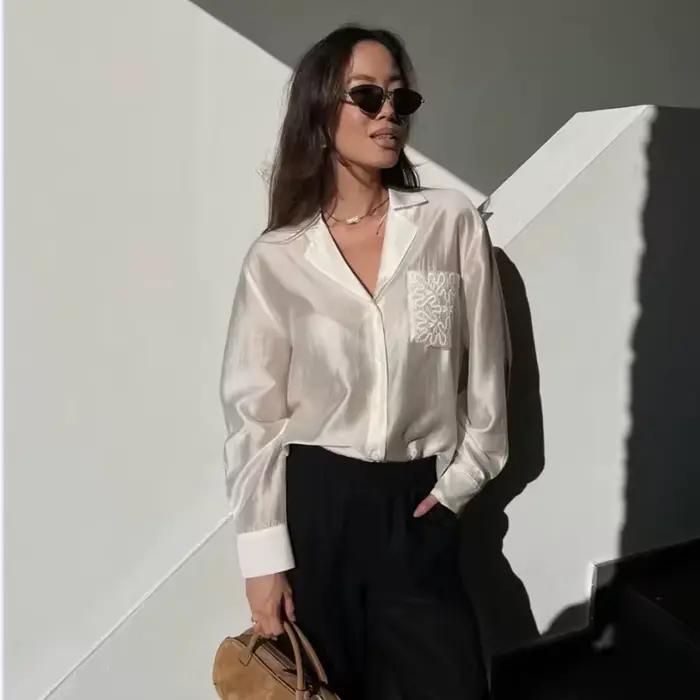 Chemise Nové jarné košele 2026 pour femme, chemisiers polyester décontractés et élégants, col en V, ajustement lâche, automne-hiver, occasionnel, confortable
