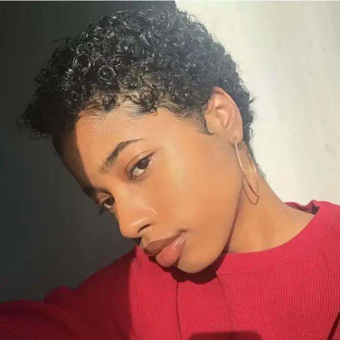 Krátke afro kučeravé parochne z ľudských vlasov pre ženy