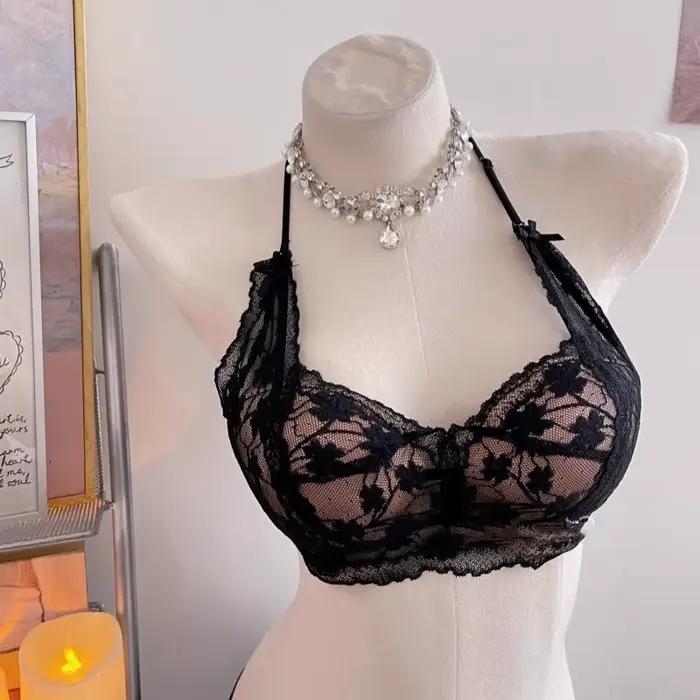 Lingerie odhaľujúca krk a ramená s čipkovaným nariaseným vrchom