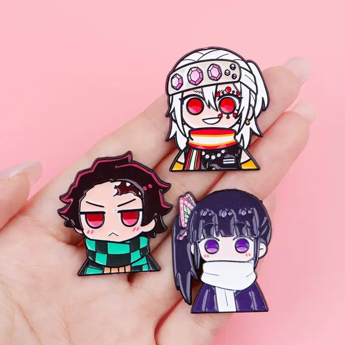 Sada 12 anime smaltových špendlíkov pre chlapcov a dievčatá