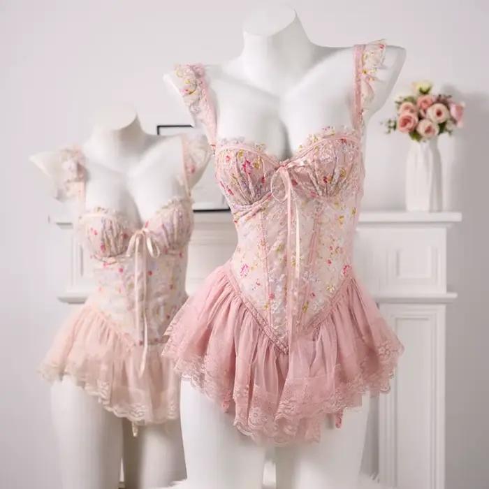 Jemná a elegantná nočná košeľa z čipky