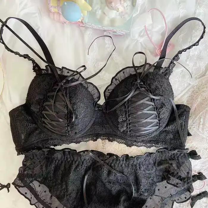 Lolita – dievčenská podprsenka s čipkou a vypchávkami