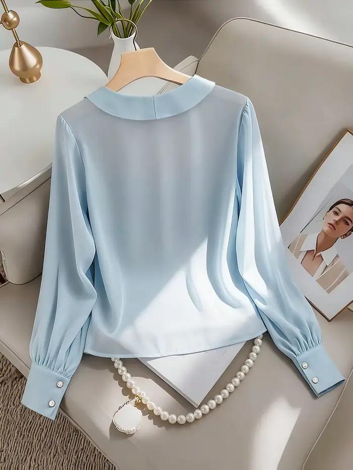 Chemise à manches longues bleue style Hebe pour femme, élégante, col en V, amincissante, avec bordure effet bois, chic pour le bureau