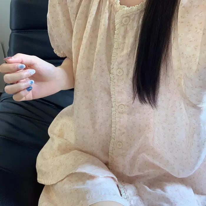 Pyjama à manches courtes à motifs floraux pour femmes : style estival, léger, grande taille, ensemble cardigan et short amples pour se détendre