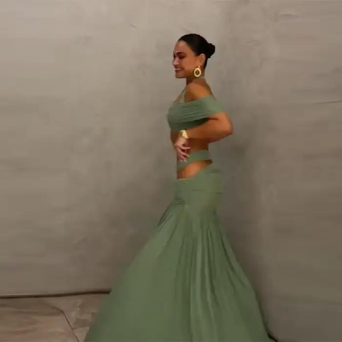 Elegantný dvojdielny set s flitrovými kvetmi pre ženy: asymetrický top s jedným ramienkom + mini sukňa s vysokým pásom