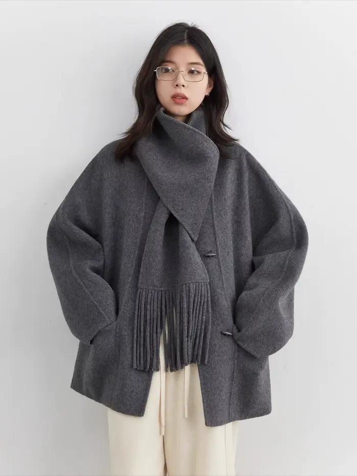 Lâche en laine et polyester Chic Ven pour femmes, style bureau-dame, automne-hiver, col rond, boutonnage simple, pompons装饰去掉最后的装饰部分，并确保HTML格式正确。