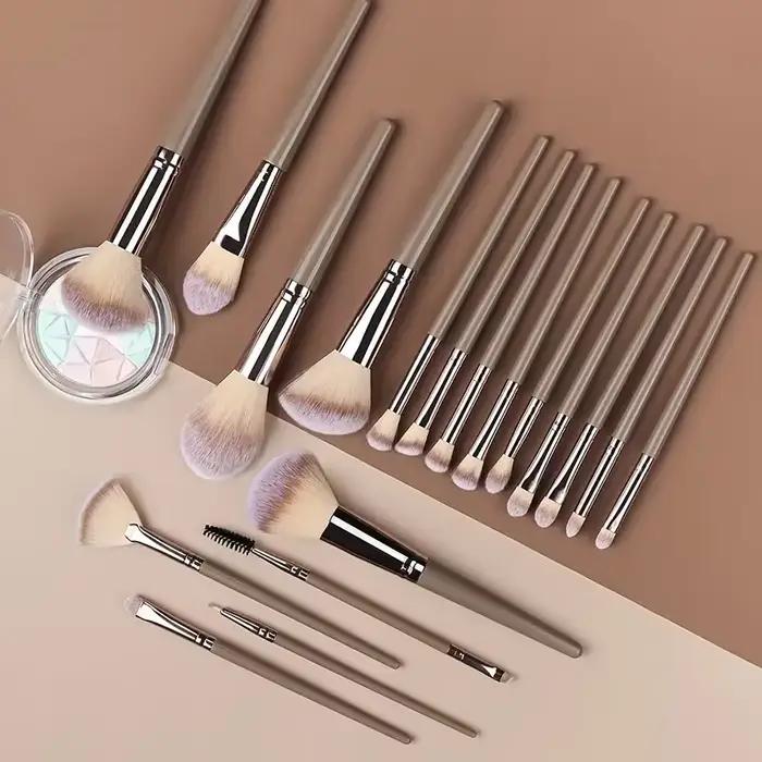Profesionálna sada 3 až 20 jemných a nadýchaných kefiek na make-up na podkladovú bázu