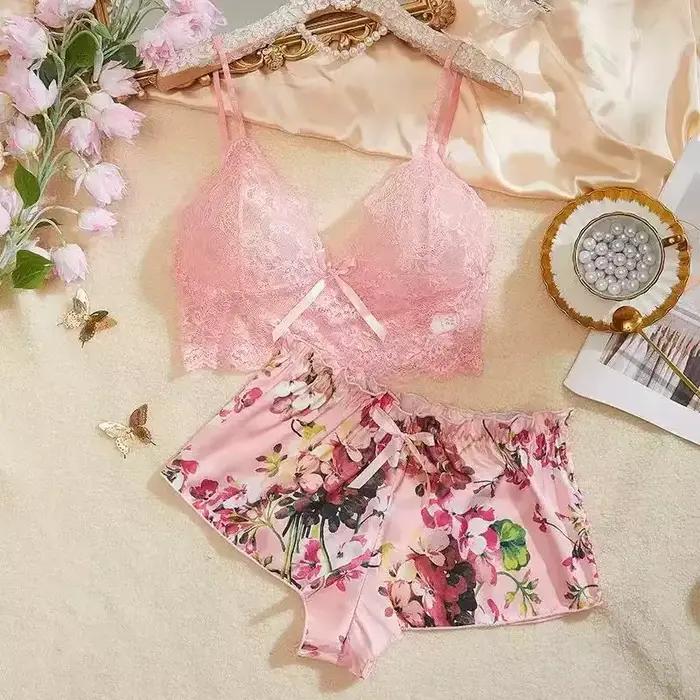 Ensemble pyjama 2 pièces pour femmes, imprimé floral, haut de pyjama à bretelles spaghetti en dentelle, short en satin décoré d'un nœud, vêtements de détente doux et soyeux, vêtements de nuit pour fem