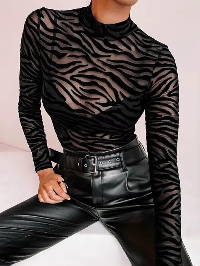 Sexi body z čiernej priesvitnej sieťoviny