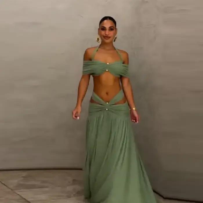 Elegantný dvojdielny set s flitrovými kvetmi pre ženy: asymetrický top s jedným ramienkom + mini sukňa s vysokým pásom
