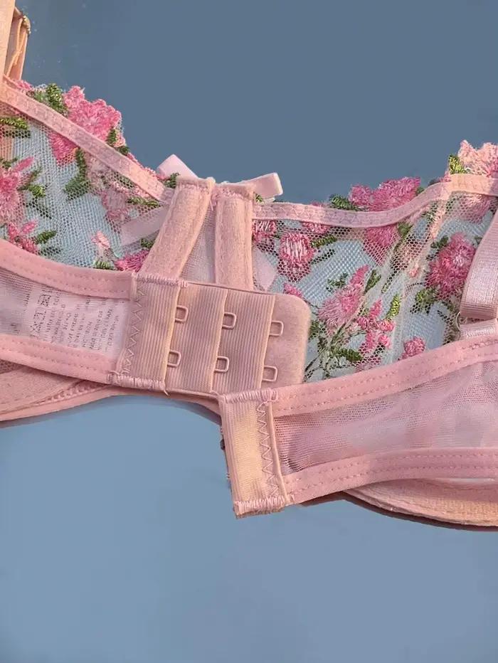 Sexy čipkovaná priesvitná dámska bielizeň
