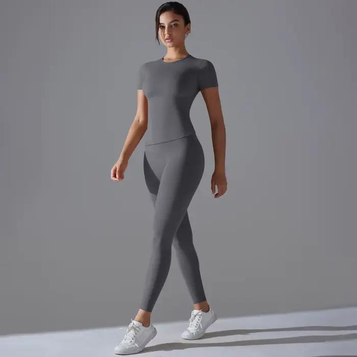 Combinaison sportive femme yoga fitness athleisure moderne élégante pour yoga et fitness