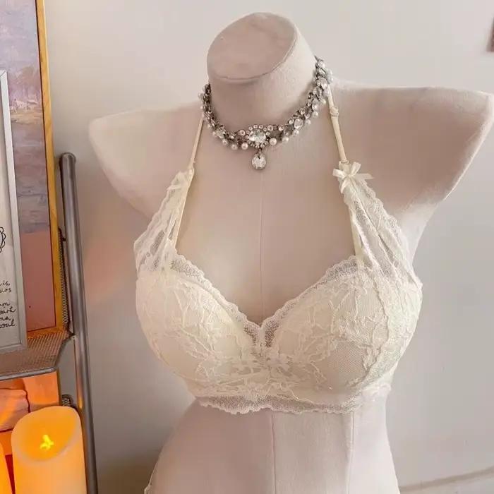 Lingerie odhaľujúca krk a ramená s čipkovaným nariaseným vrchom