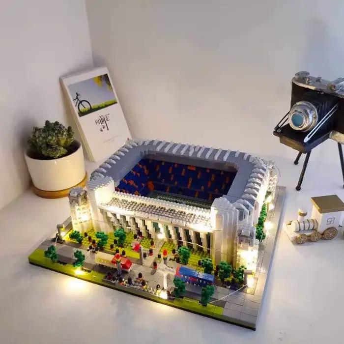 Knew Built Stade de football de Madrid avec ballon de football, micro blocs, jouets de construction, expérience de la joie de Footballive, bon cadeau déco