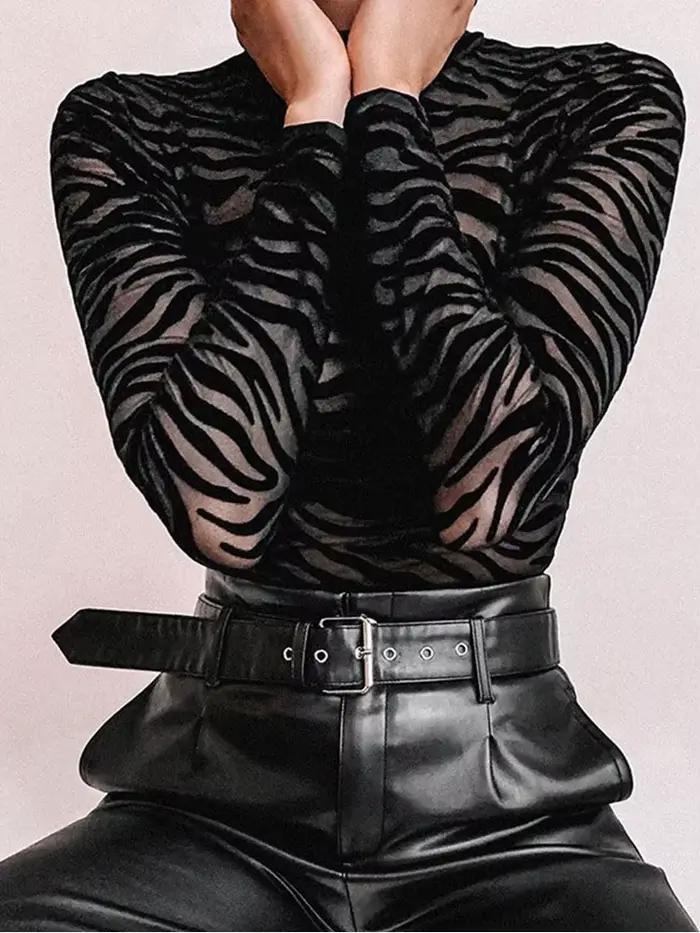 Sexi body z čiernej priesvitnej sieťoviny