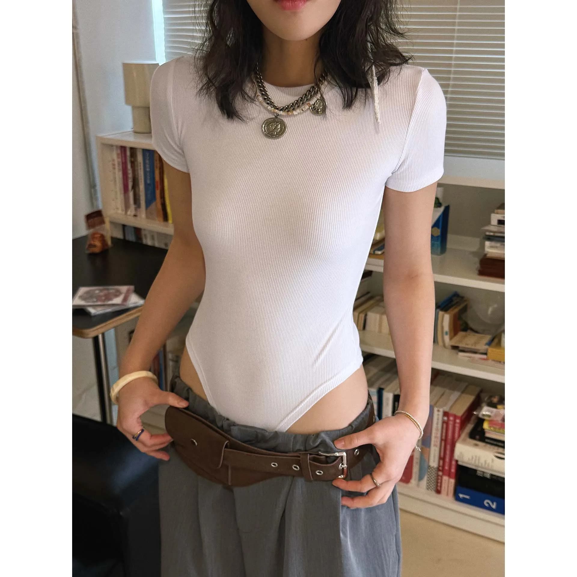 HanOrange 2026 Printemps/Été T-shirt Body Femme Tendance à Fente Haute et Taille Cintrée Manches Cou