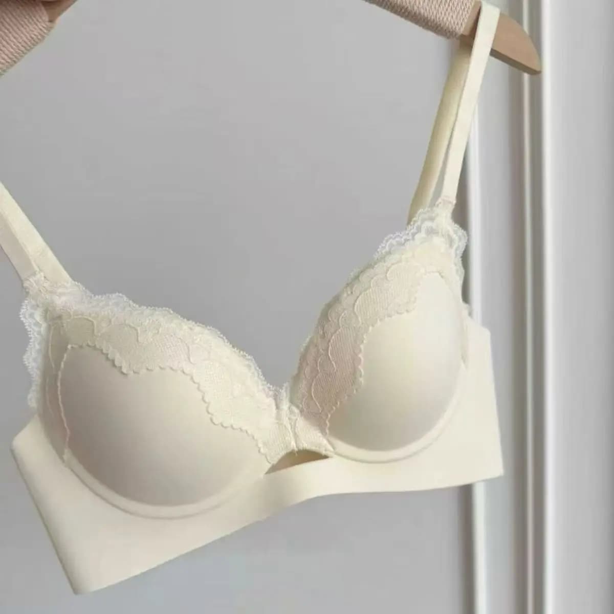 Lingerie pour fille de style français - dentelle volumineuse et élégante - soutien-gorge confortable