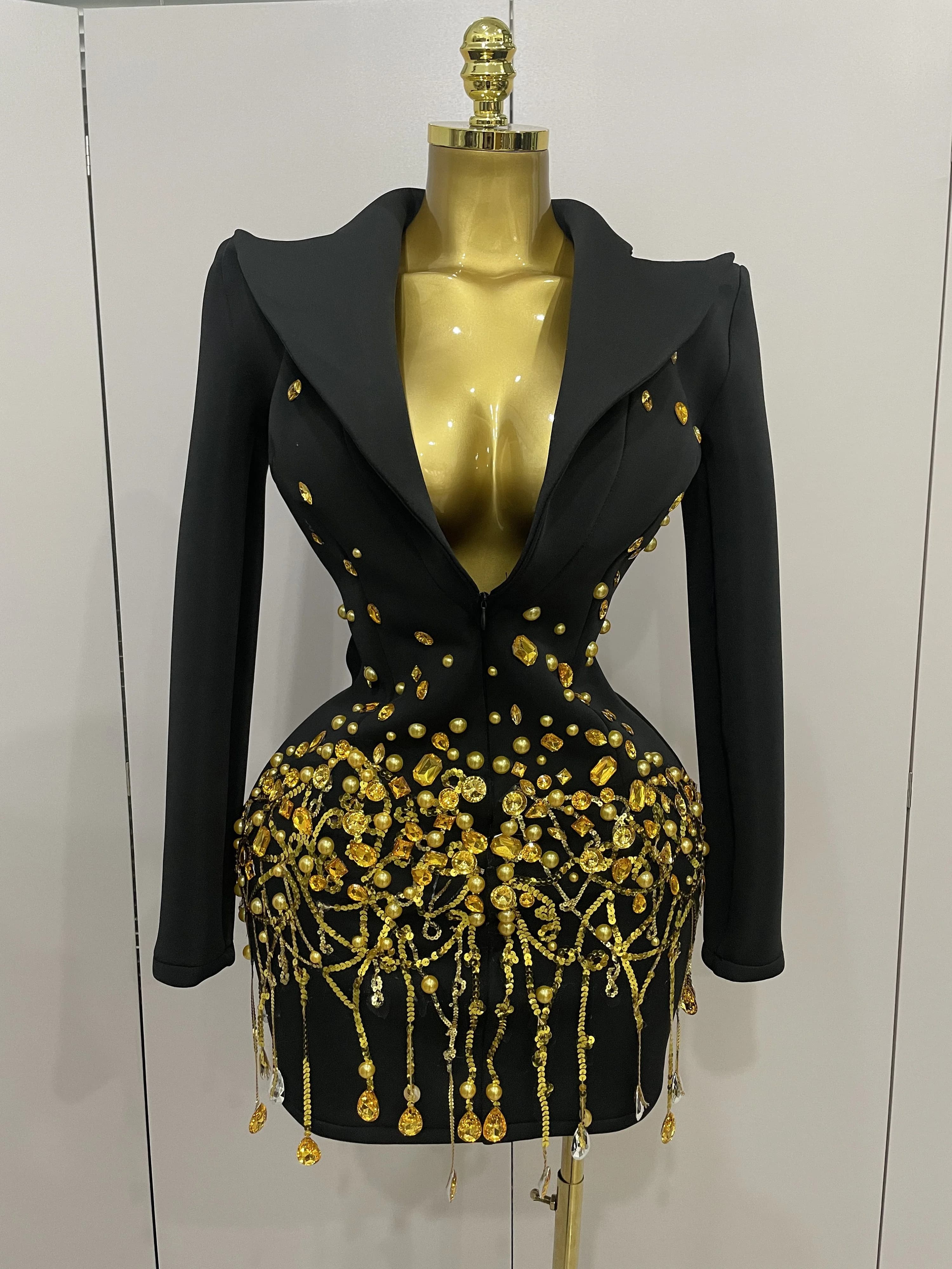 Robe Courte Scintillante à Manches Longues avec Chaînes de Cristal et Perles pour Soirée Anniversair