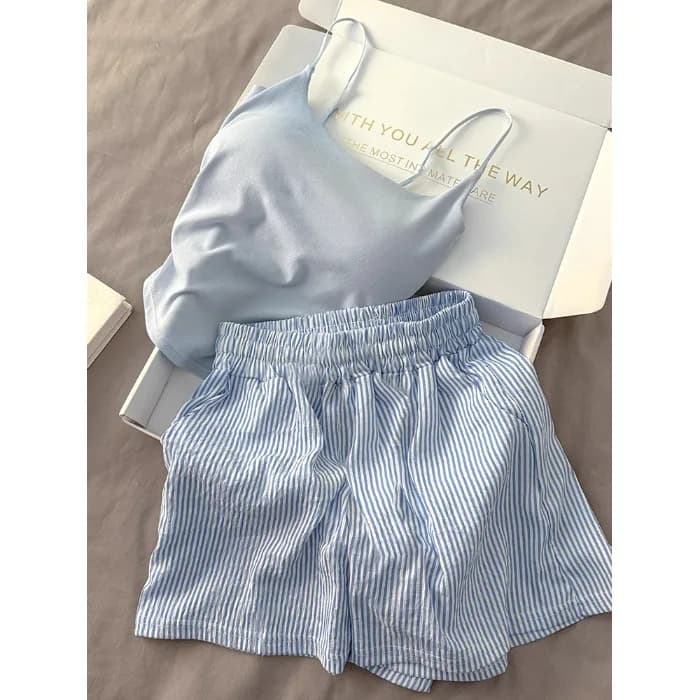 Pyjama pour femmes en été, style fin avec coussinets de poitrine intégrés, couleur unie, débardeur à
