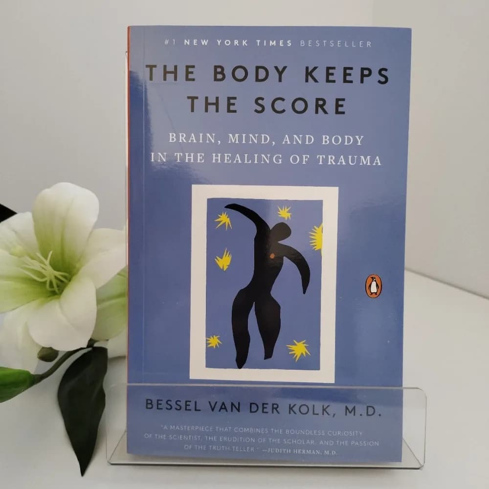 Le corps garde la mémoire : Livre en anglais sur la psychologie cognitive, la science du cerveau, le