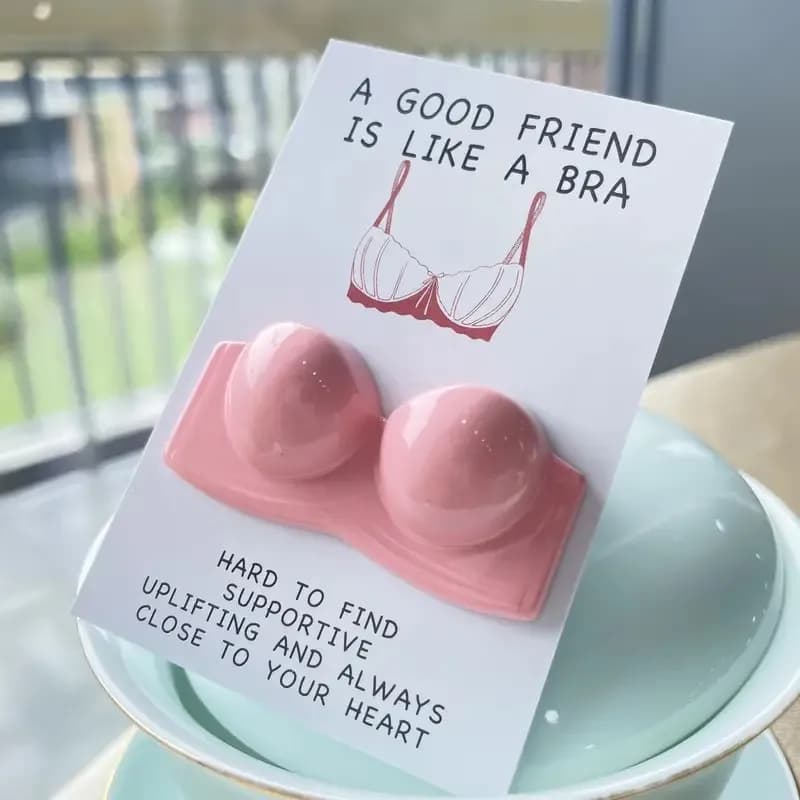 1 carte d'encouragement au déclenchement : un bon ami est comme un soutien-gorge – Parfaite pour le 