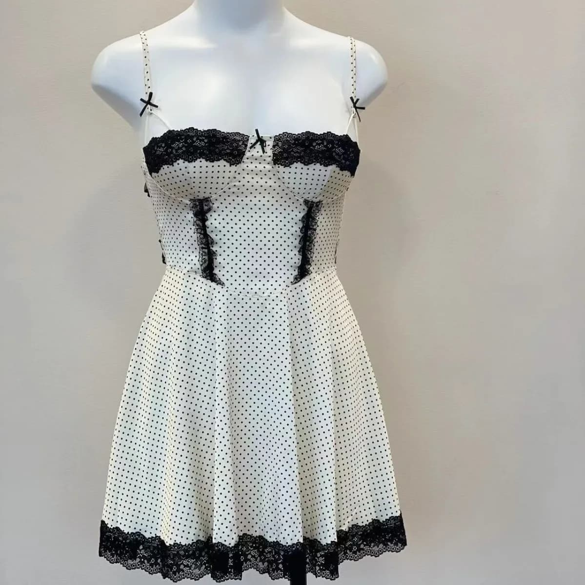 Chemise de nuit Lolita à pois Kawaii pour femmes, décoration en dentelle douce, conception de grande