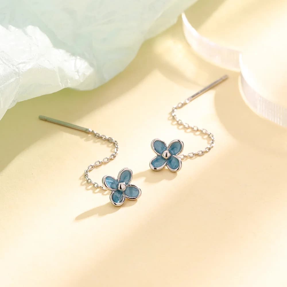 Boucles d'oreilles pompon fleur porte-bonheur bleu frais, ligne d'oreille fleur à quatre feuilles, t