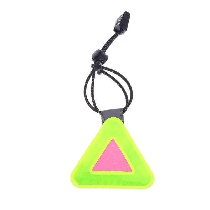 Patch triangulaire réfléchissant pour une visibilité et une sécurité accrues en conduite nocturne