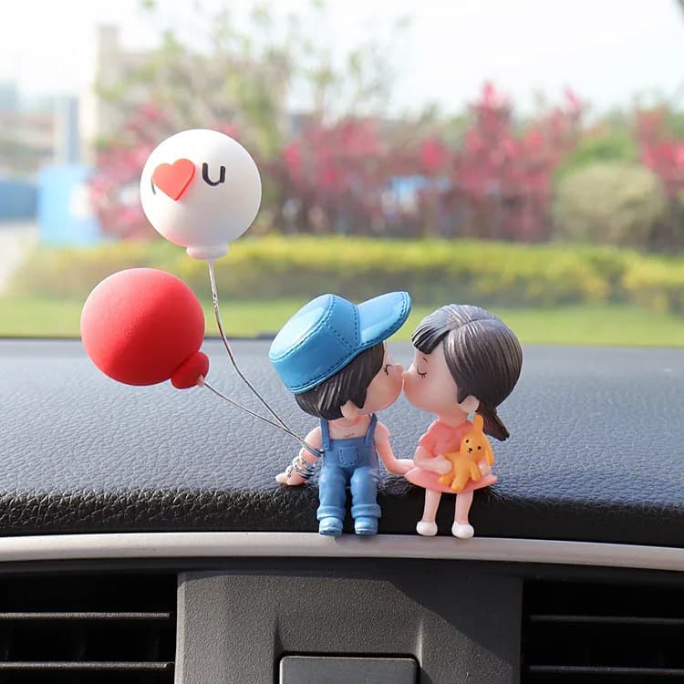 Figurines de couple en résine, amoureux de dessin animé, ornement de ballon pour tableau de bord de 
