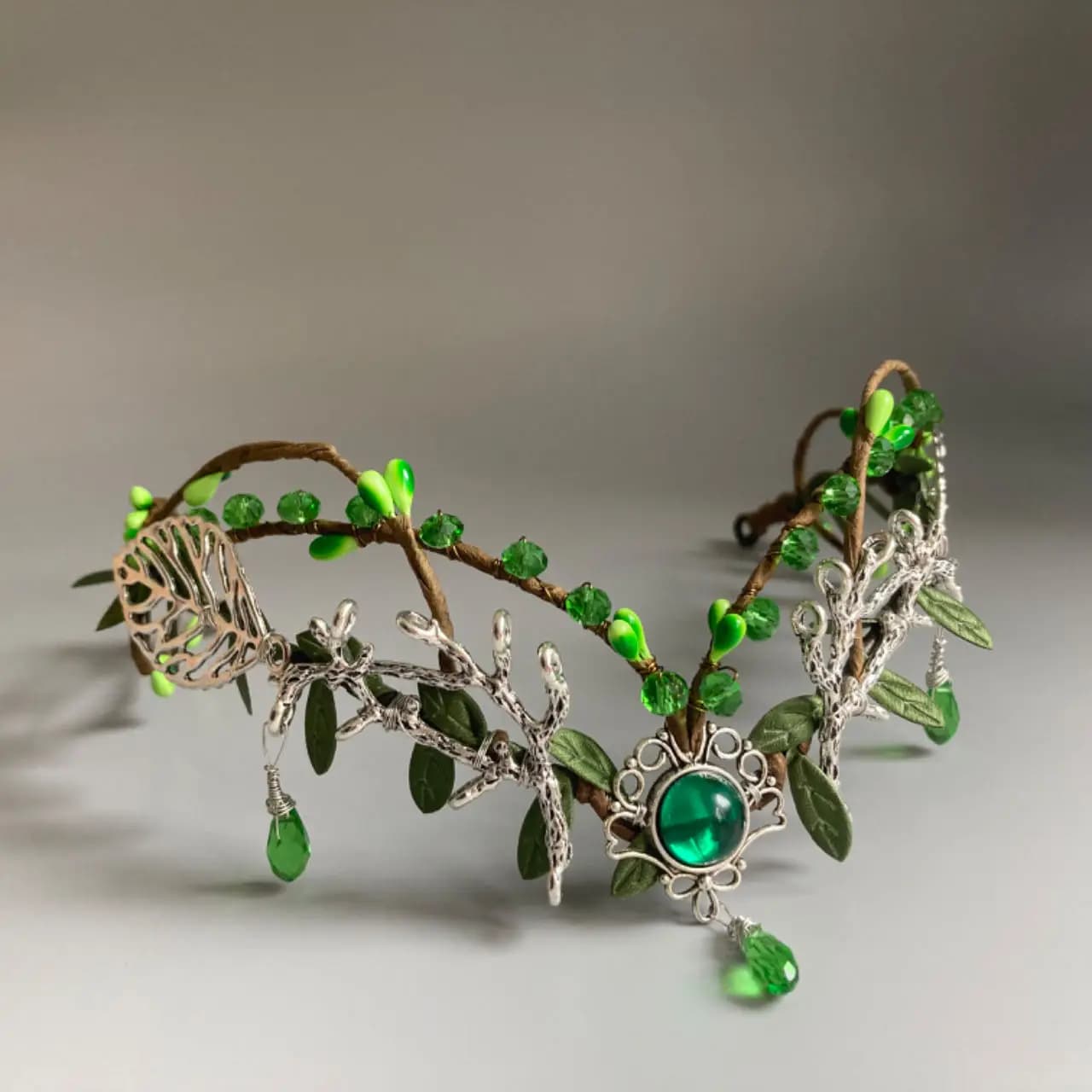 Diadème de la forêt d'émeraude enchantée, calcul de la terre, lune avec branches, couronne dégradée,