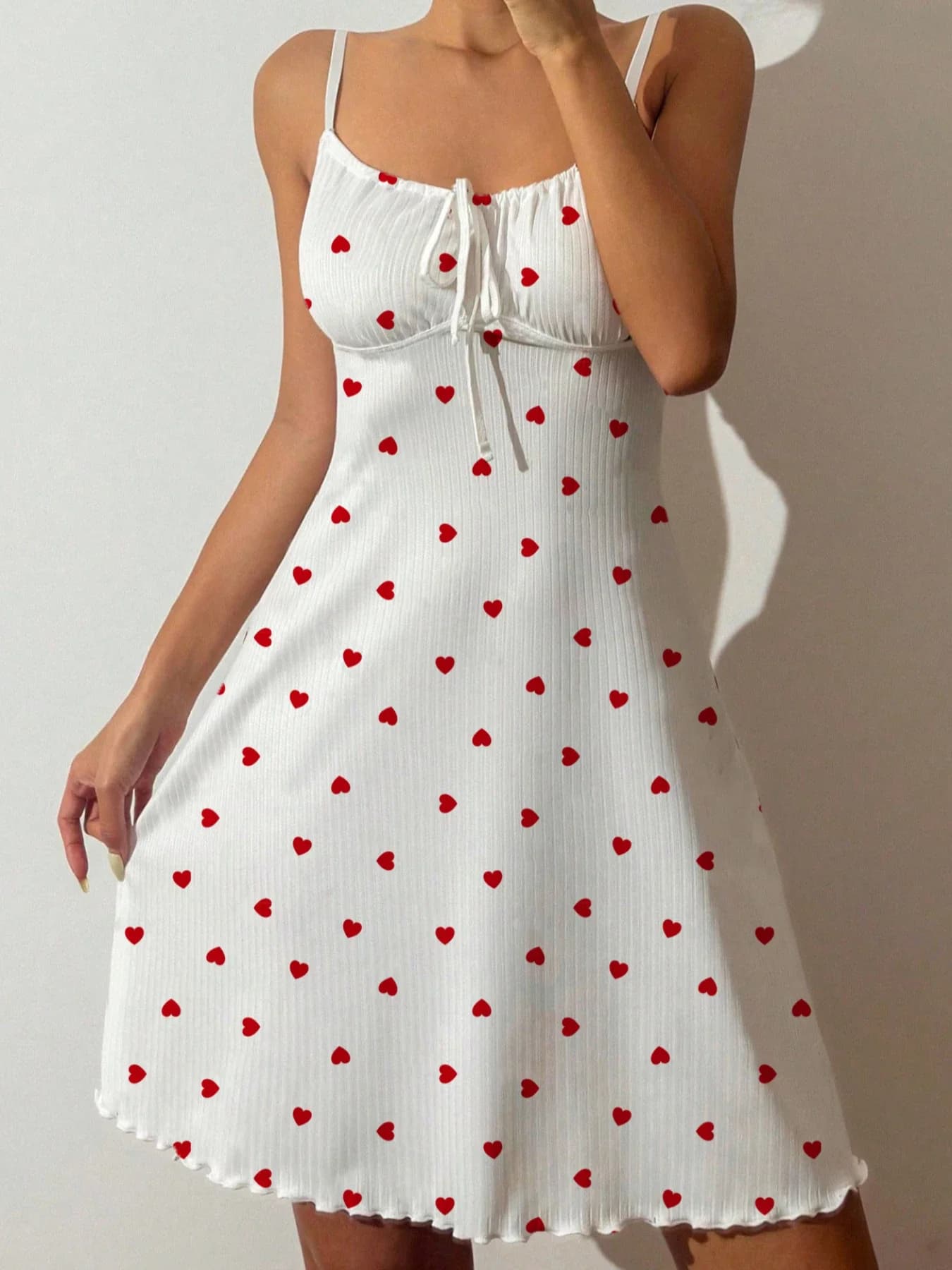 Chemise de nuit imprimée cœur pour femmes, robe pyjama Sexy à bretelles Spaghetti, sans manches, à l