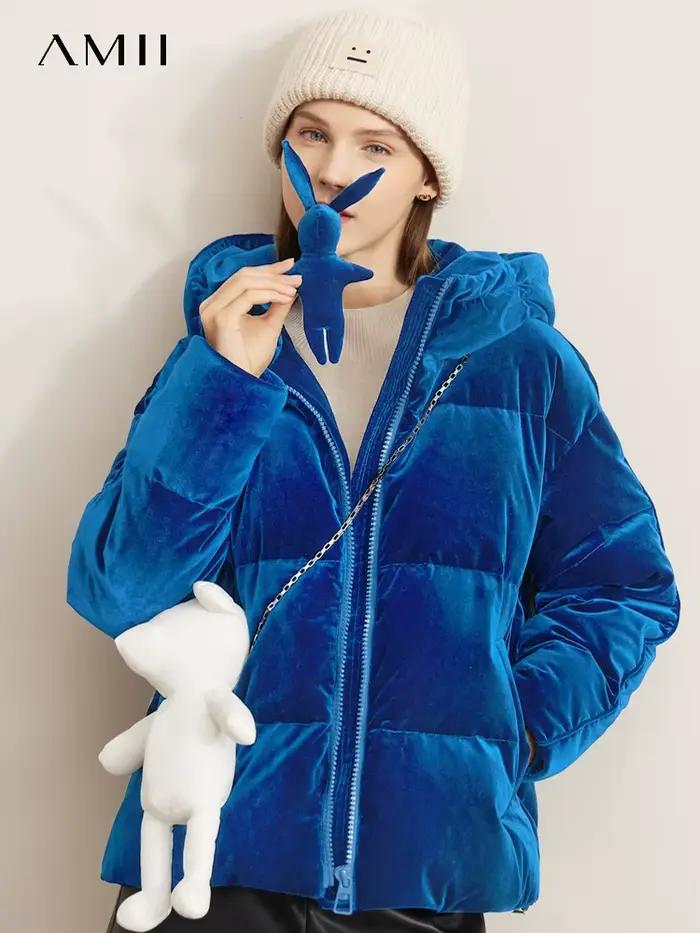 Dámske minimalistické páperové bundy s kapucňou