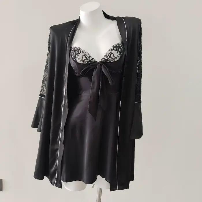 Nouveau Sexy Lingeire jarretelle chemise de nuit vêtements de nuit pour femmes Satin soie été pyjamas doux de haute qualité dos nu dentelle vêtements de détente