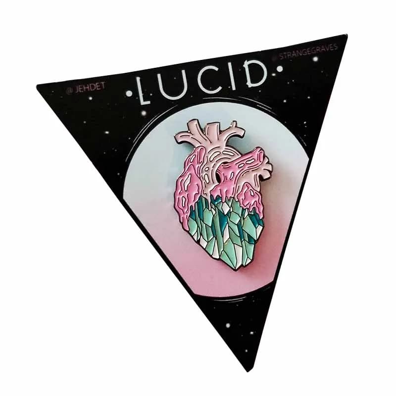 Broche en émail cœur LUCID