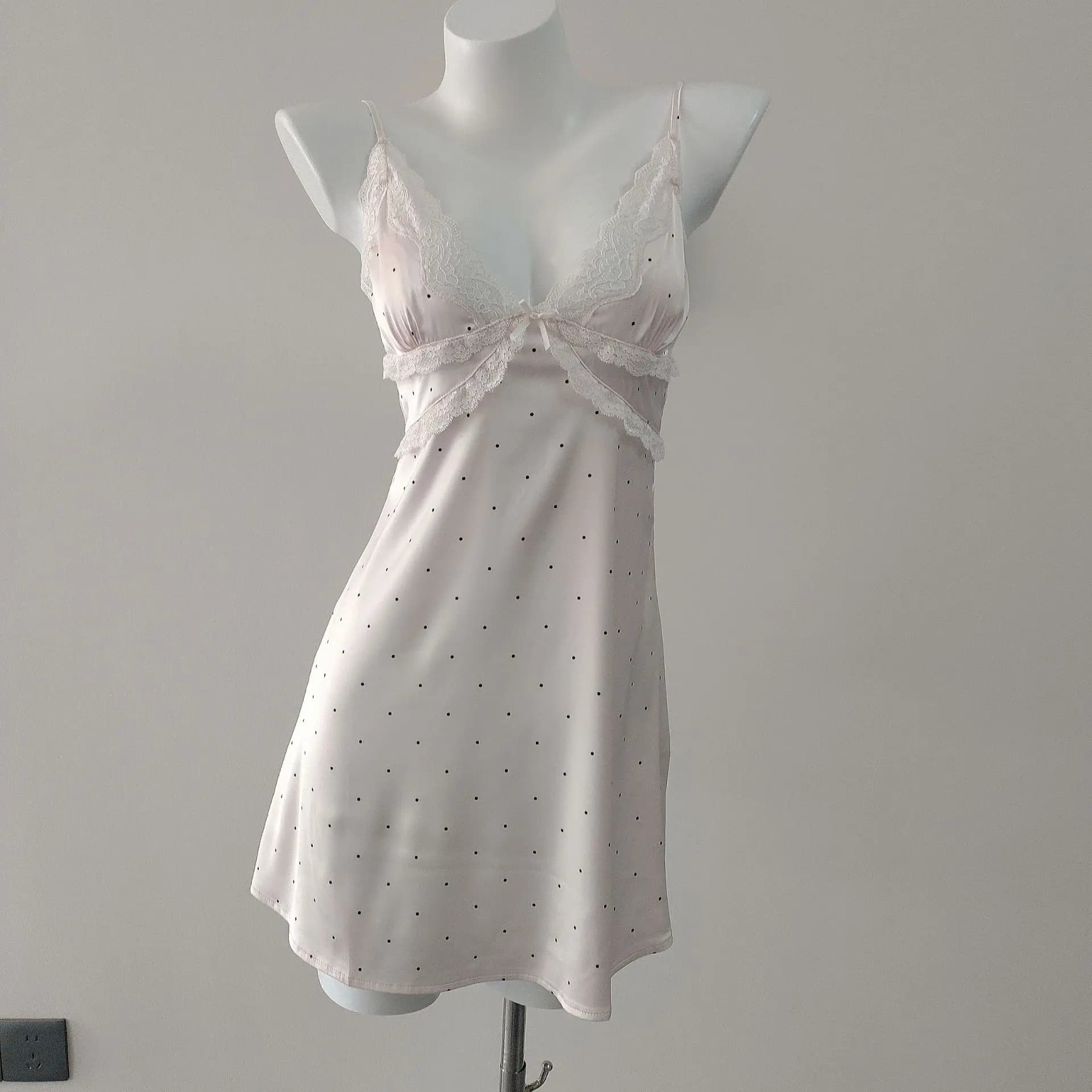 Pyjama de lingerie sexy pour femme, chemise de nuit amincissante d'été en soie glacée à pois et dent