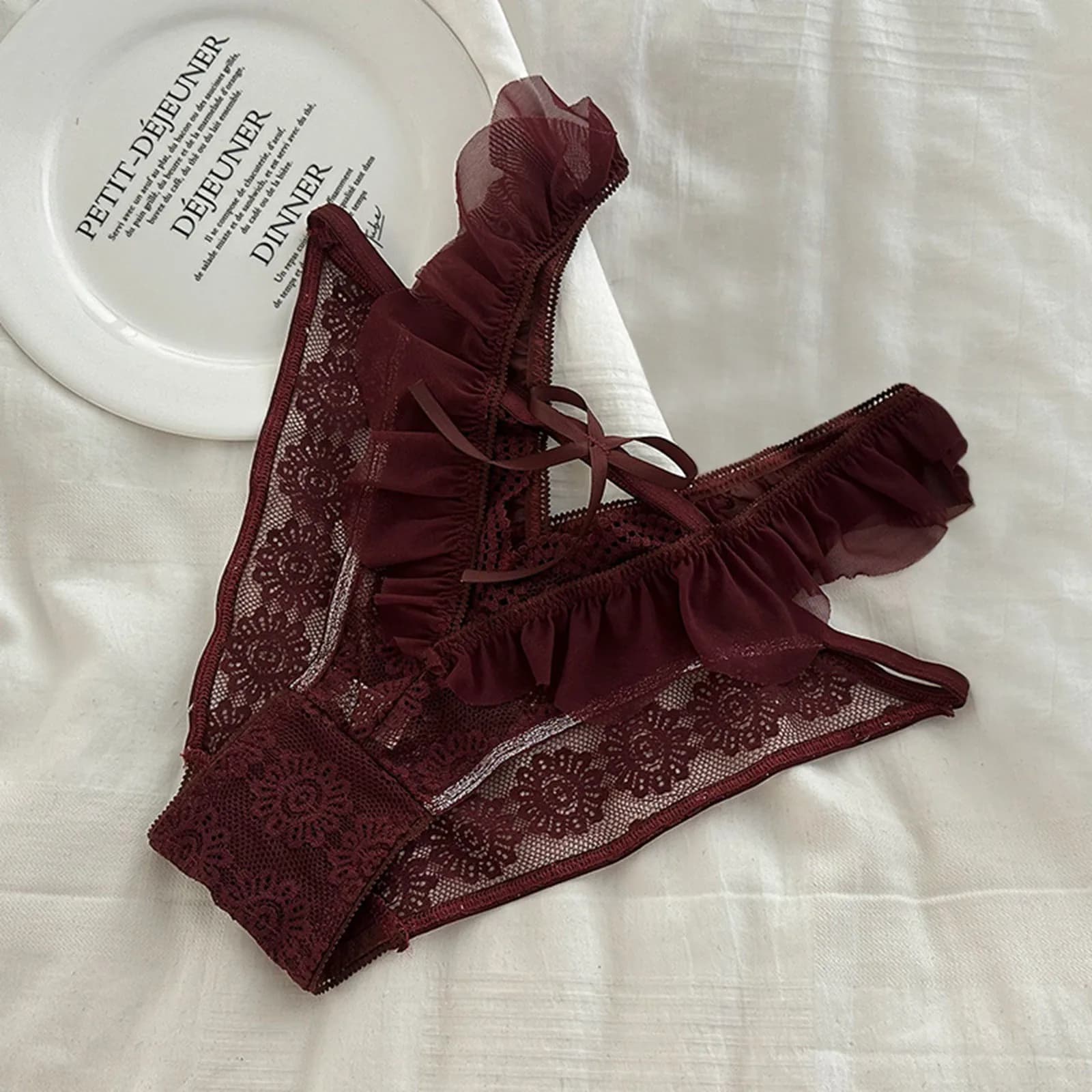 Sous-vêtements en dentelle sexy pour femmes, culotte fine, pantalon triangle, bord à volants, sans l