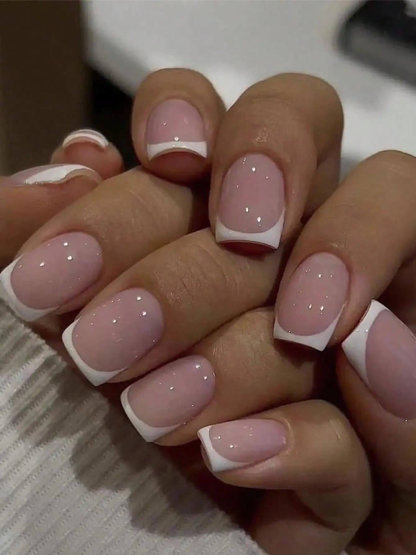 24 pièces/ensemble faux ongles carrés courts pour femmes mignon mariée coeur blanc français conseils