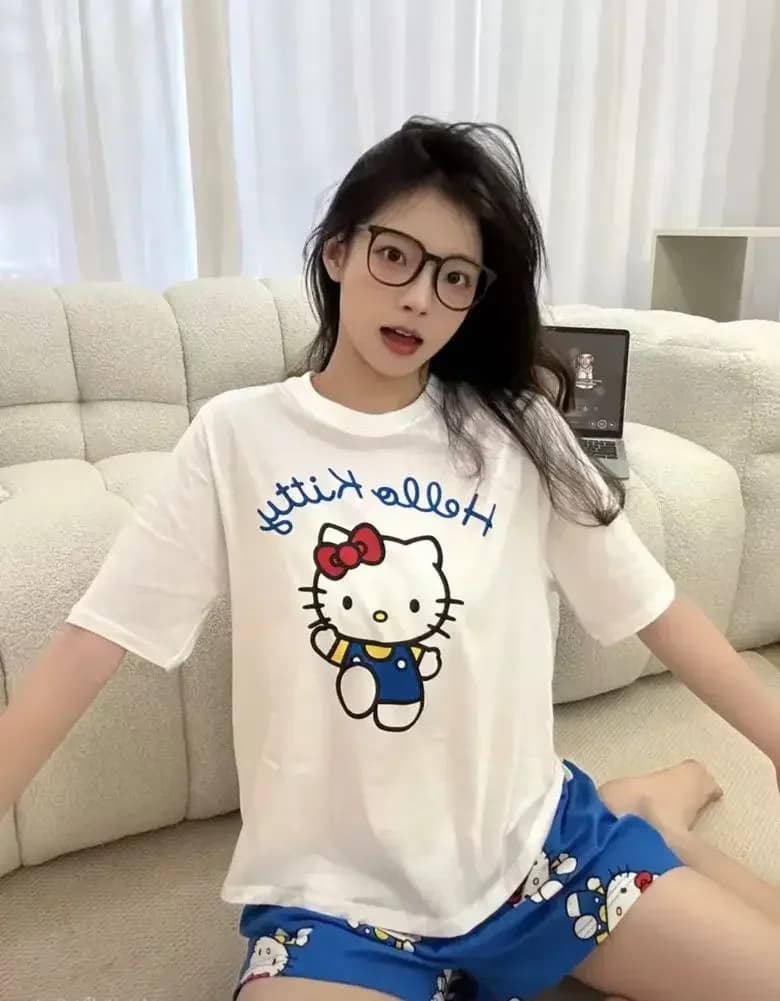 Ensemble pyjama Hello Kitty été blanc et bleu pour femme, manches courtes et shorts avec accents en