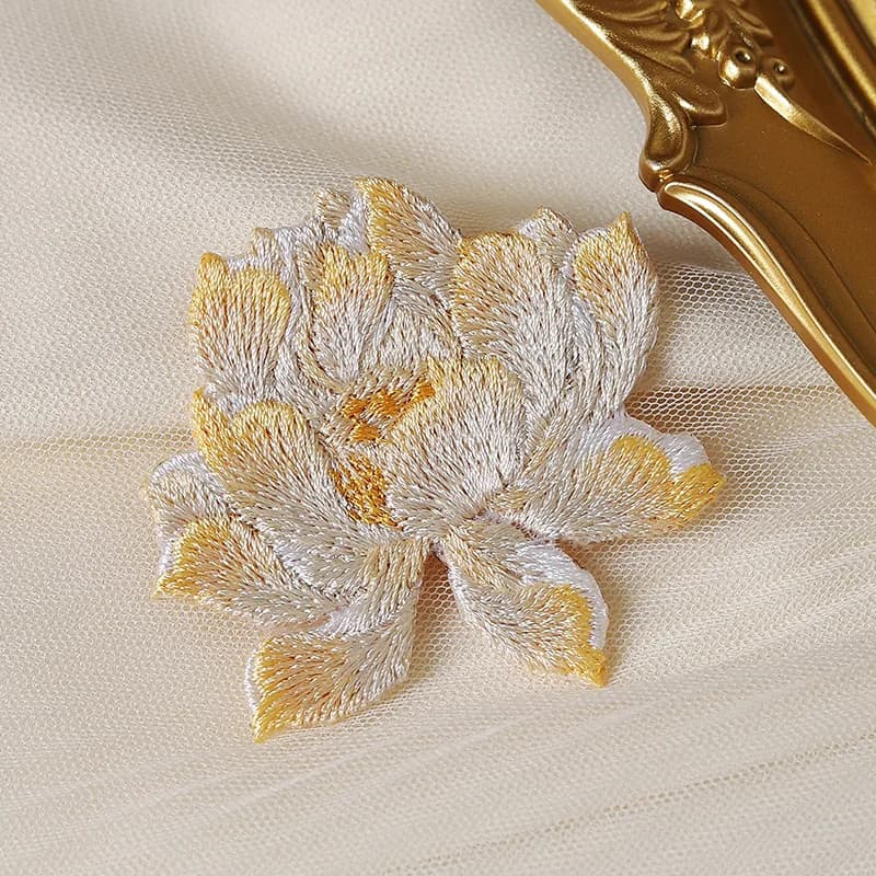 Patchs brodés thermocollants motif lotus, appliques florales en tissu pour réparation de vêtements,