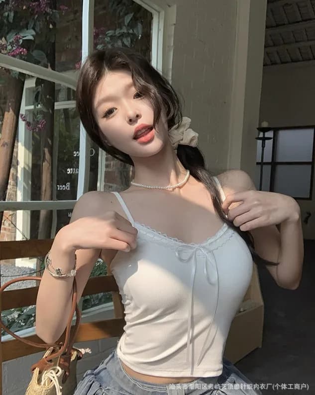 Nouveau style d'été : Crop top en dentelle pour femme avec coussinets de poitrine, bretelles à nœud