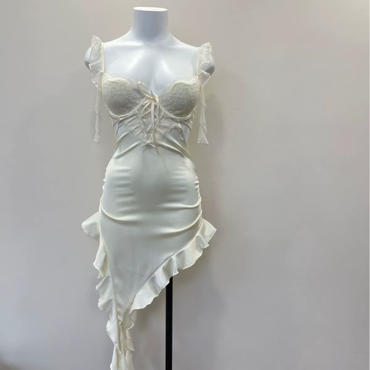 Nouvelle collection de vêtements de nuit pour femmes : chemises de nuit en soie à bretelles, élégant
