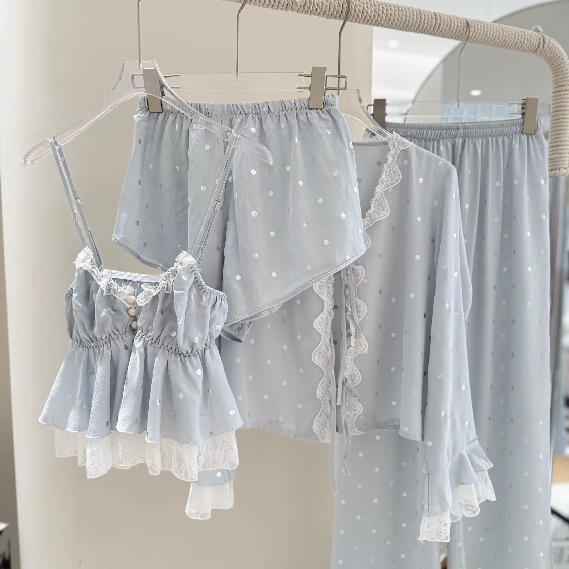 Robe d'été pyjama quatre pièces costume Sexy dentelle jarretelle chemise de nuit Lingerie soyeux Sat