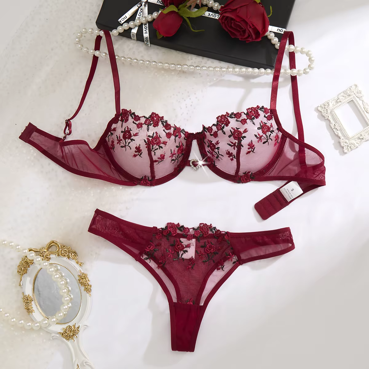 Ensemble de lingerie en dentelle brodée florale de style français rouge bordeaux, soutien-gorge tran