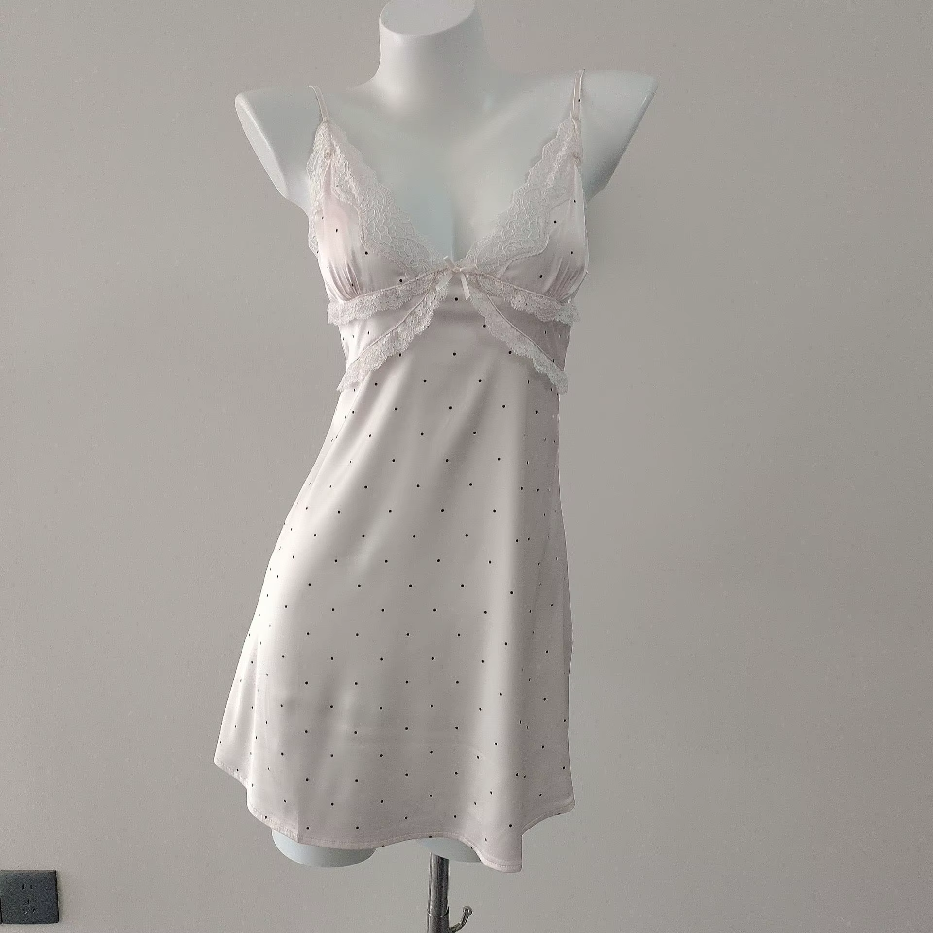 Pyjama de lingerie sexy pour femme, chemise de nuit amincissante d'été en soie glacée à pois et dent