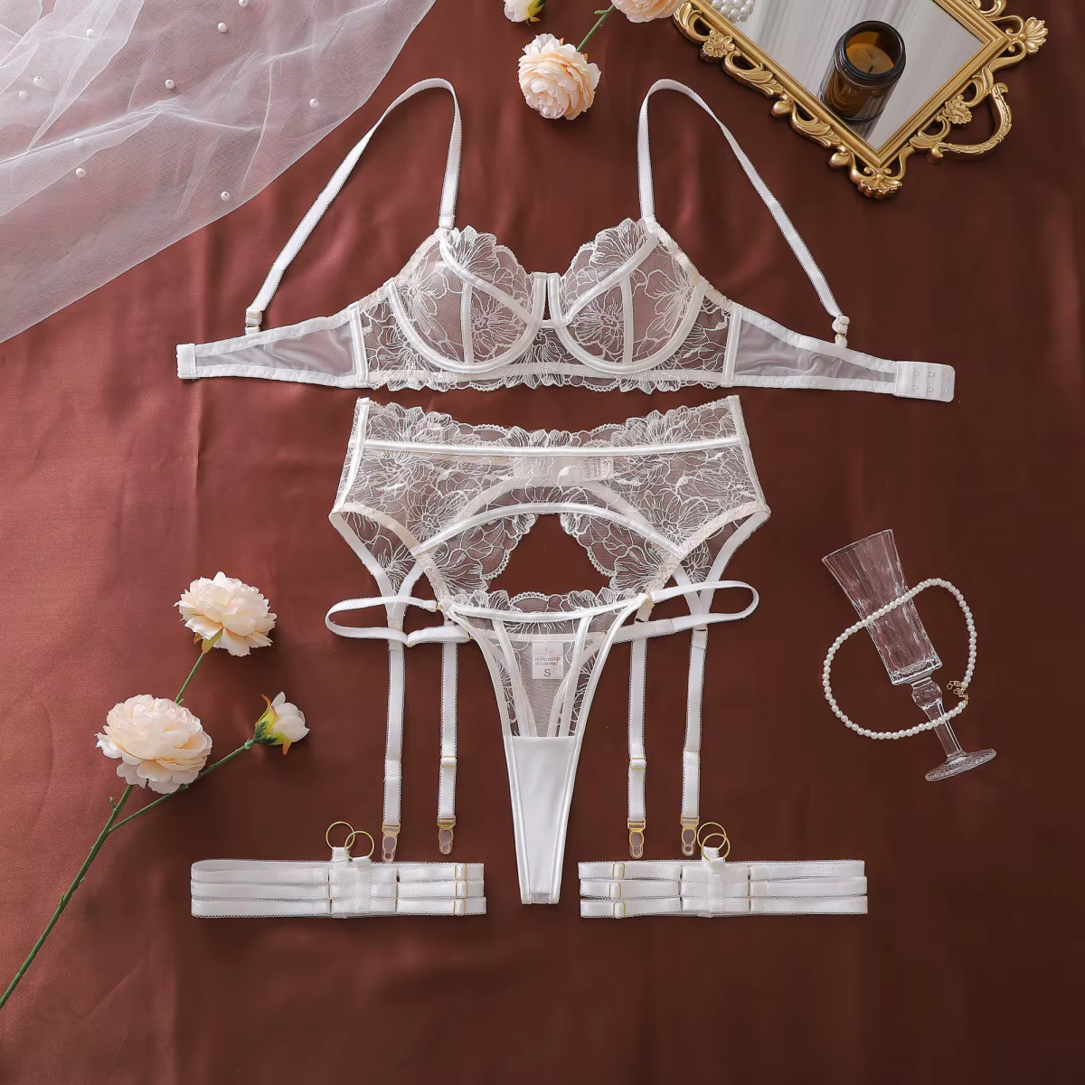 Ellolace Lingerie Française pour Femme : Ensemble Fantaisie Brodé (Soutien-gorge, Ceinture, String) 