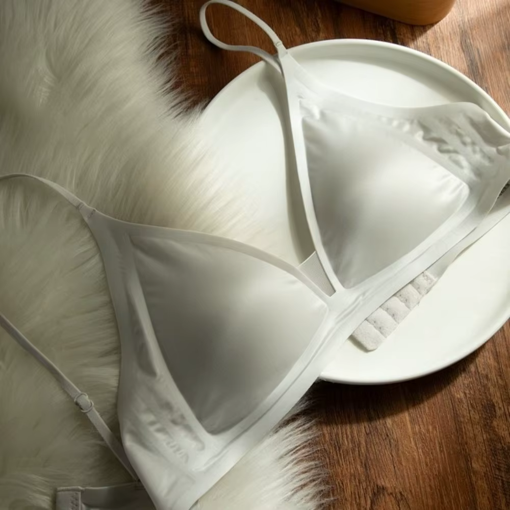 Soutien-gorge français en Satin de lait, décolleté en v profond, sans fil, Support doux, sans coutur
